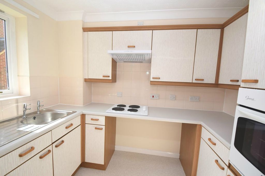 Property photo 2 of 8 Kitchen