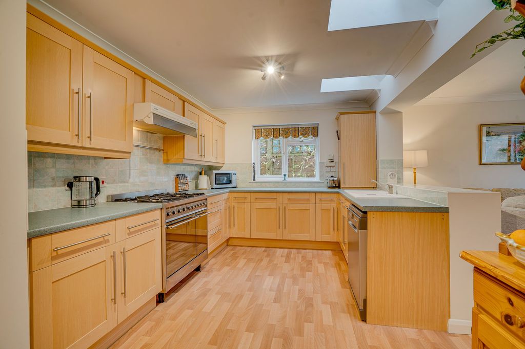 Property photo 2 of 21