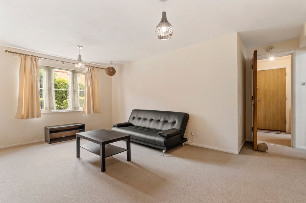 Property photo 3 of 11