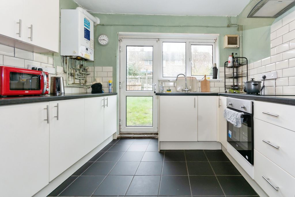 Property photo 3 of 16 Kitchen