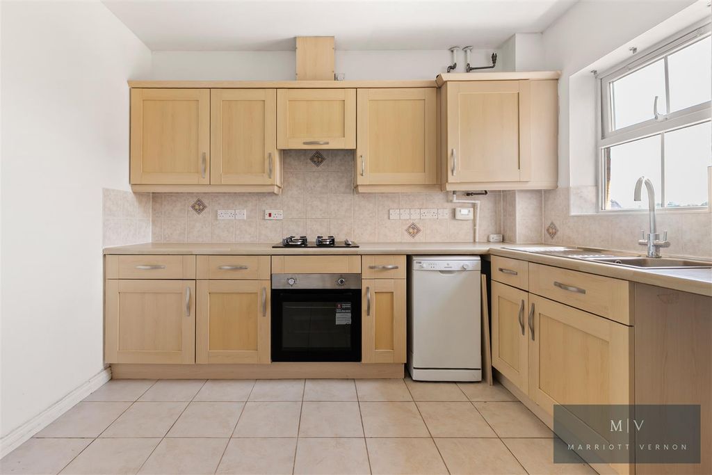 Property photo 3 of 13 St. James Place 8 MV-2.Jpg