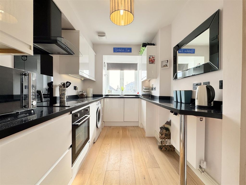 Property photo 3 of 23 Kitchen