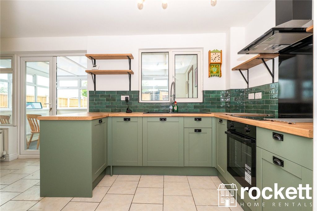 Property photo 1 of 37 Picture No. 06