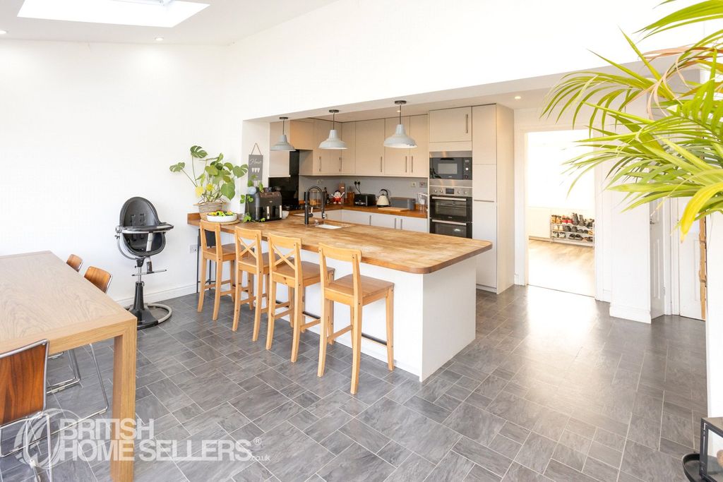 Property photo 1 of 33 Picture No. 28
