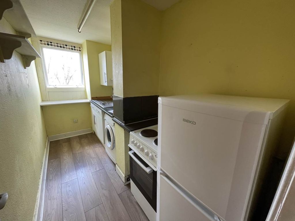 Property photo 3 of 5 Kitchen