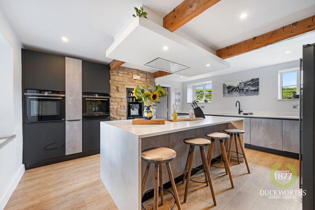 Property photo 3 of 119