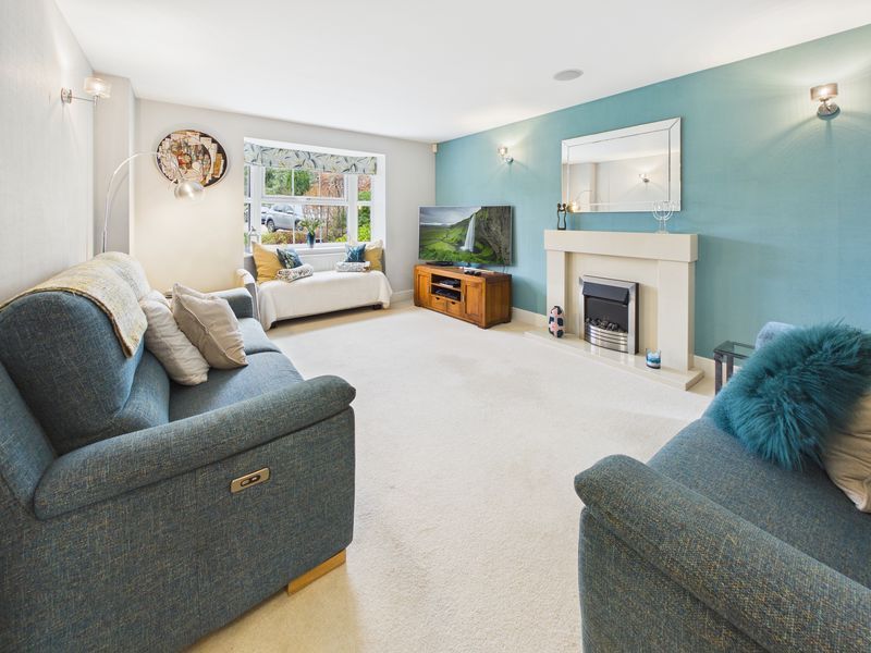 Property photo 3 of 24 Lounge