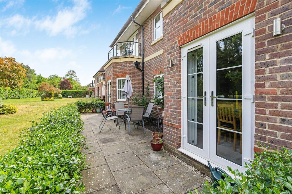 Additional image 15 of 2 bed flat for saleShoppenhangers Road, Maidenhead SL6