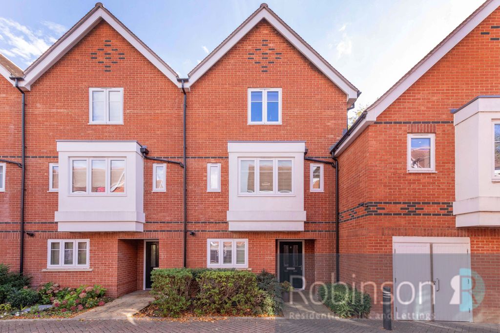 Property photo 1 of 23 8 Vicarage Mews-7