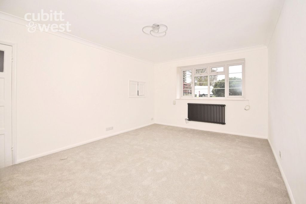 Property photo 2 of 9 Lounge