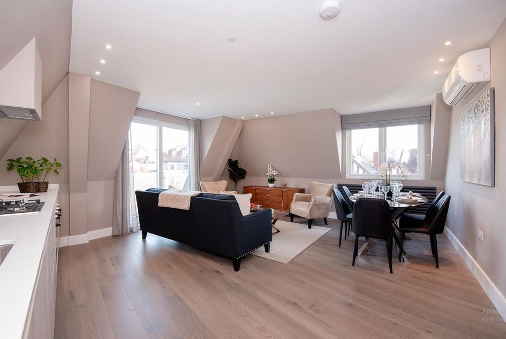 Property photo 1 of 10 Interior Designed 3 Double Bedroom 3 Bathroom Luxury Apartment In Woodlands, Golders Green Nw11