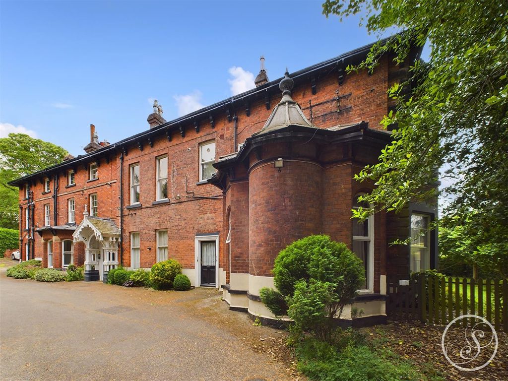 Property photo 1 of 13 External