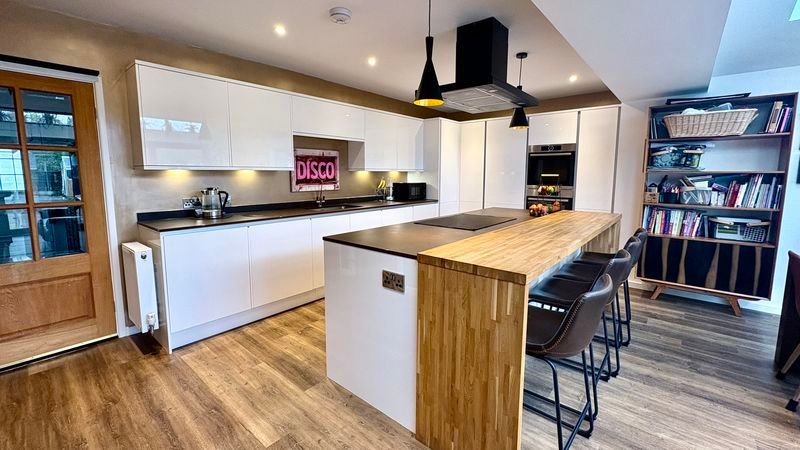 Property photo 3 of 21 Photo 1