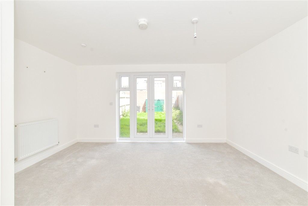 Property photo 1 of 11 Lounge