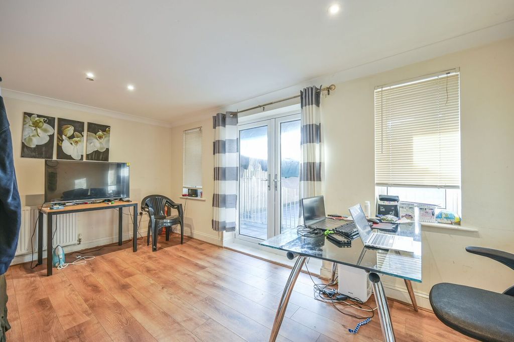 Property photo 2 of 9