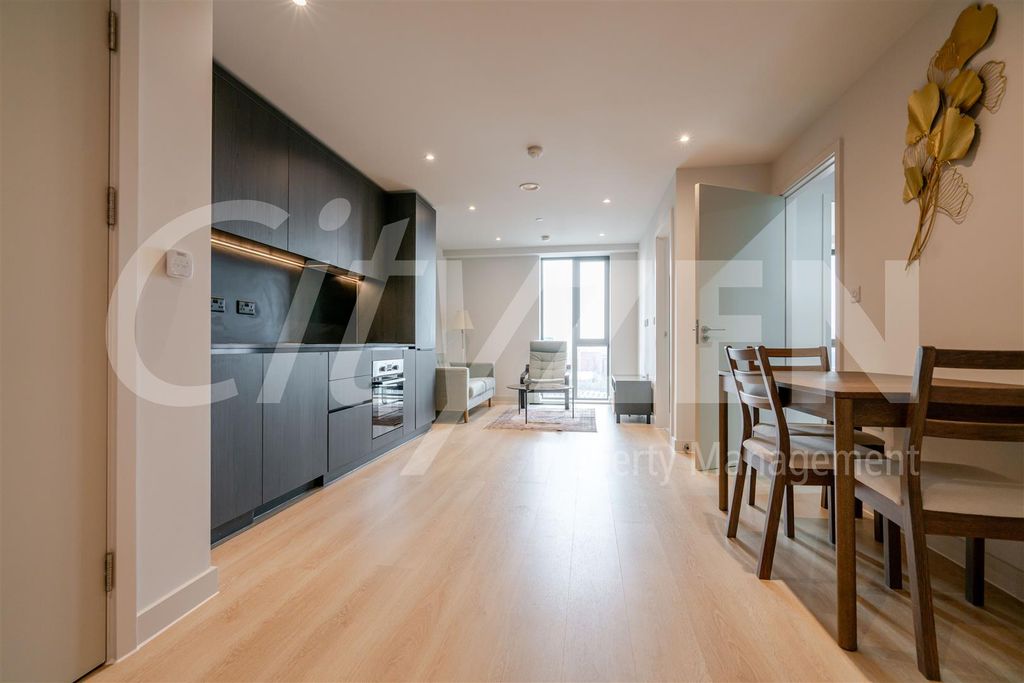 Property photo 2 of 19 Reception