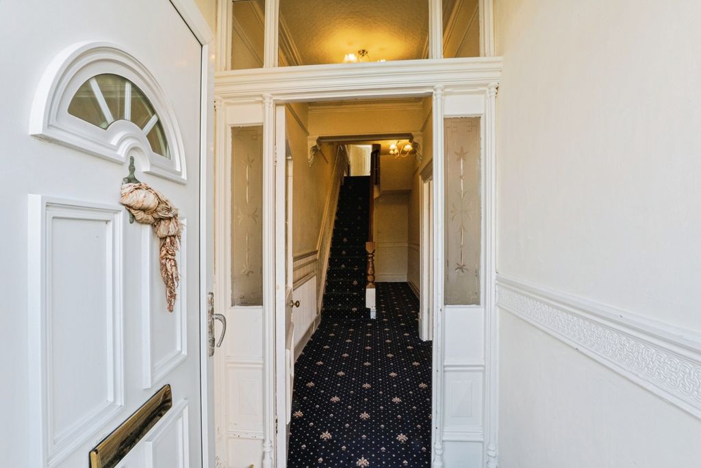 Property photo 2 of 27 Pbox-Img.Jpg