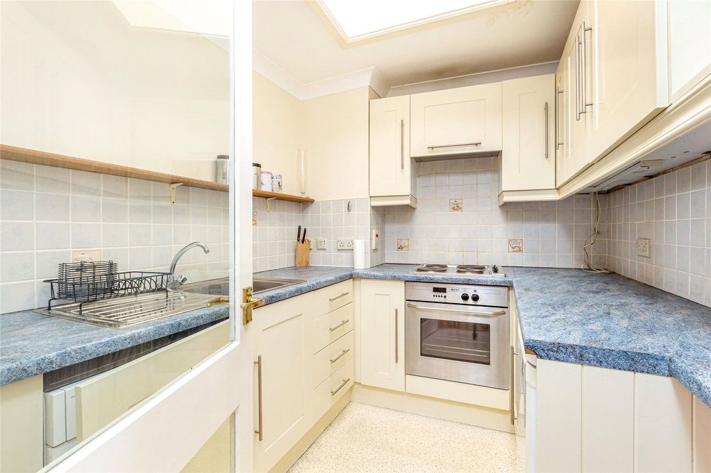 Property photo 2 of 10 Picture No. 15