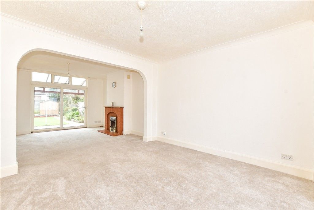 Property photo 2 of 10 Lounge