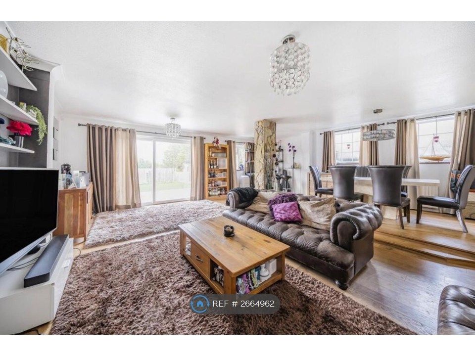 Property photo 1 of 11 Living Room