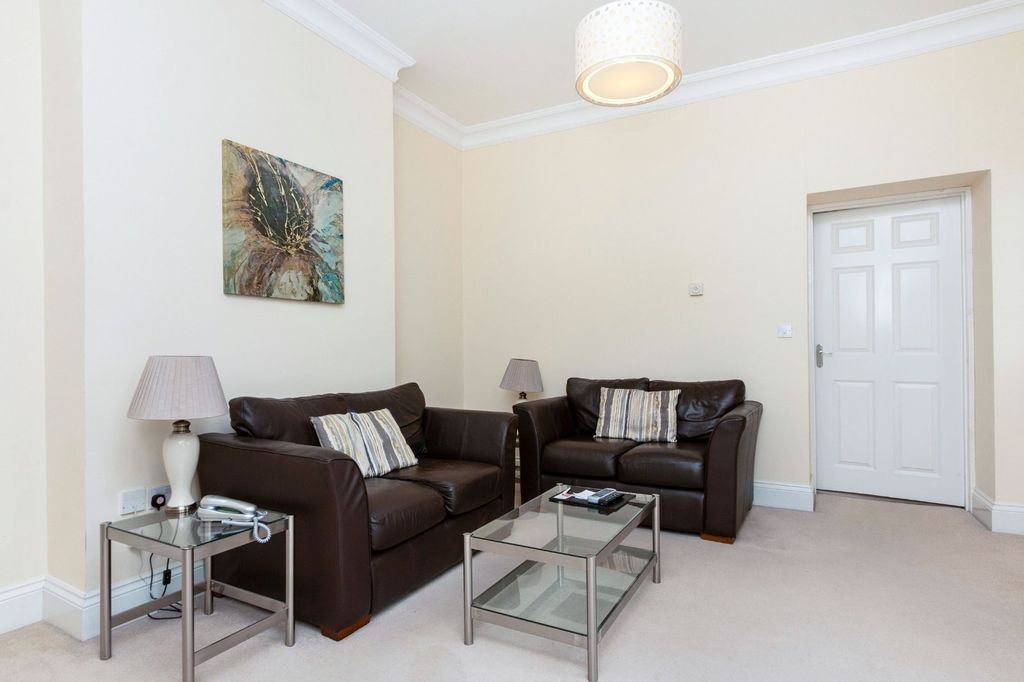 Property photo 2 of 8 74A6220A-8Aa1-4E3c-9