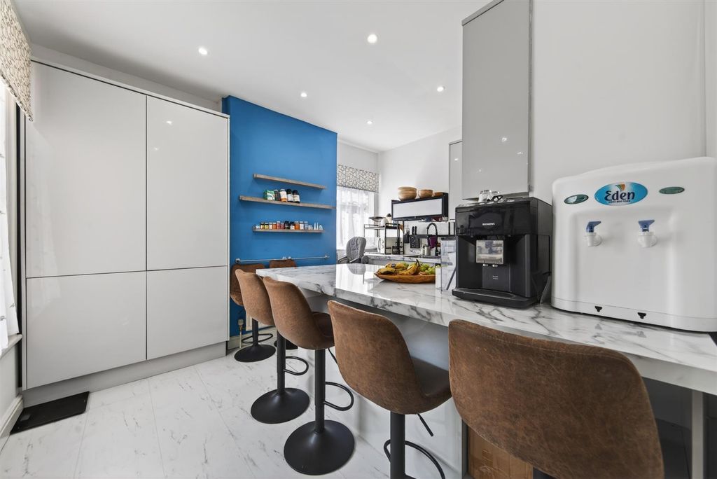 Property photo 2 of 20 Flat3-65Fosterhillrdweb13.Jpg