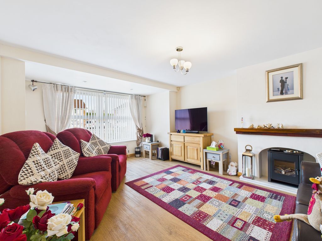 Property photo 2 of 21 Lounge