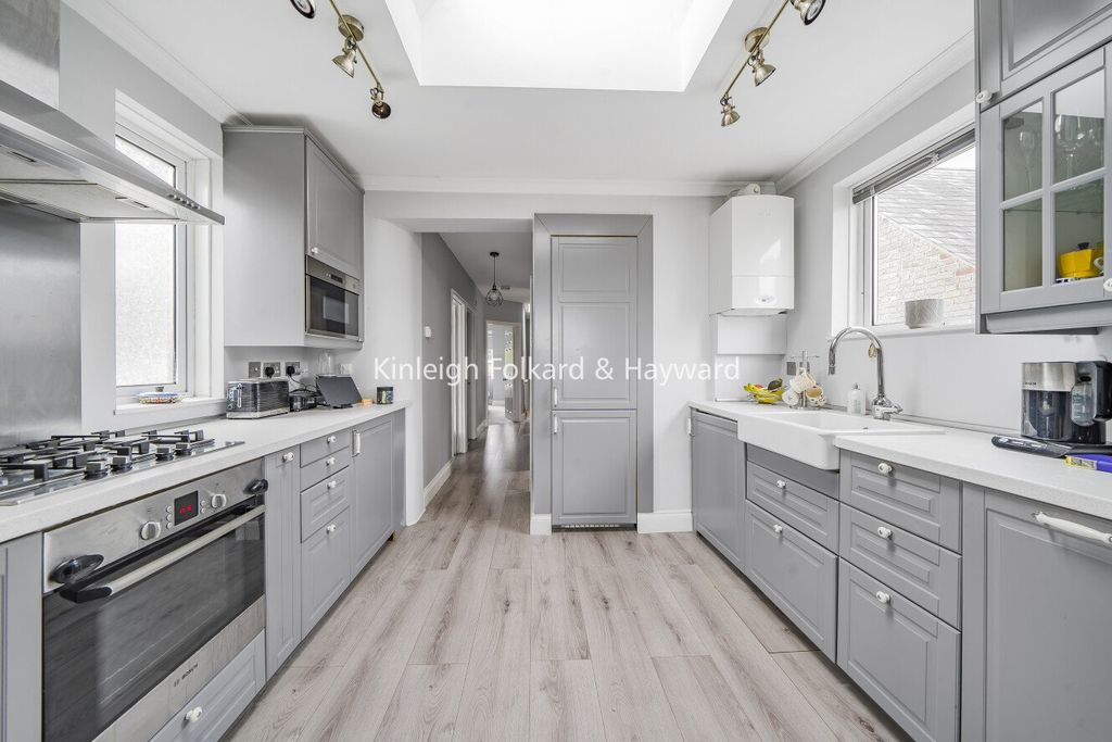 Property photo 2 of 13 Picture No. 18