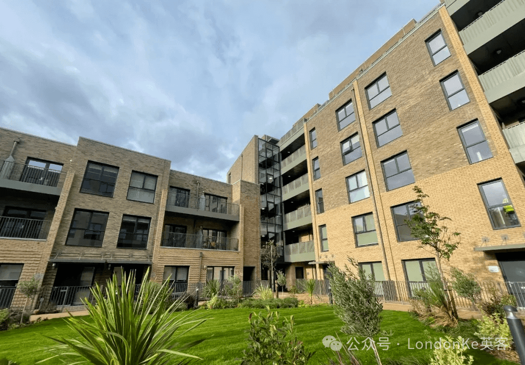 Property photo 1 of 4 Parkhurst Road, N7