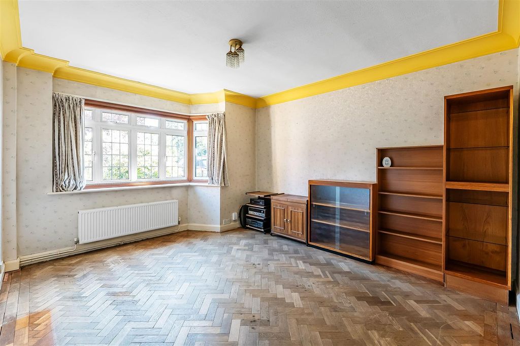 Property photo 3 of 20 28-Randalls-Road-9.Jpg