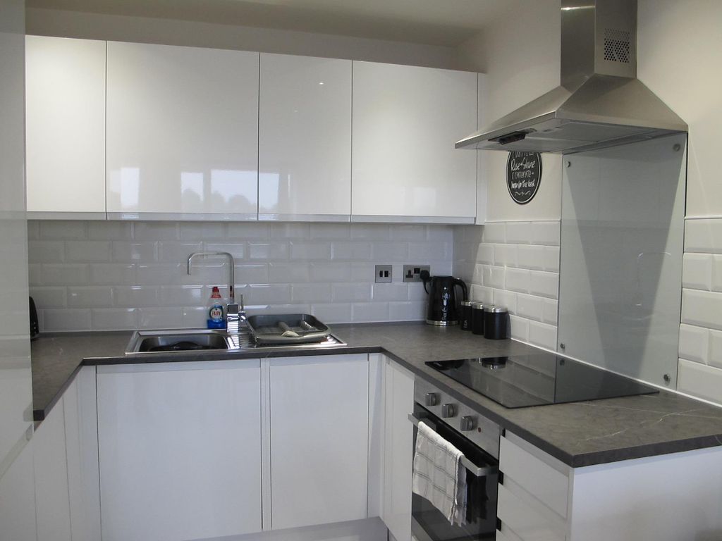 Property photo 2 of 8 Kitchen