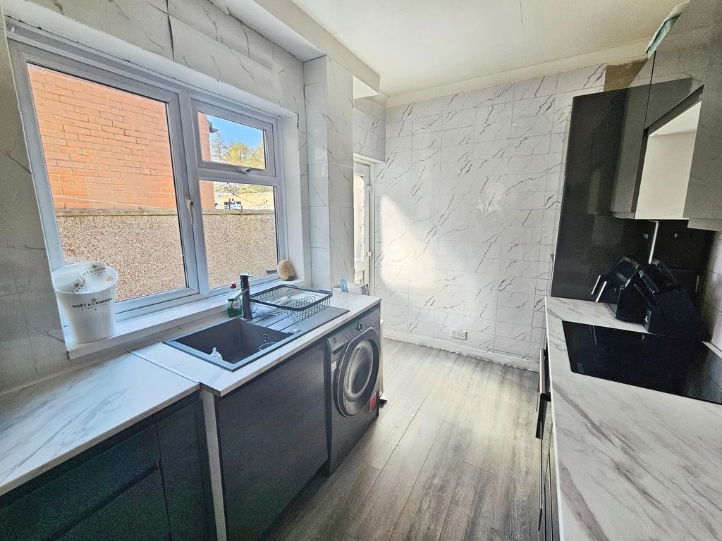 Property photo 3 of 12 Photo 8