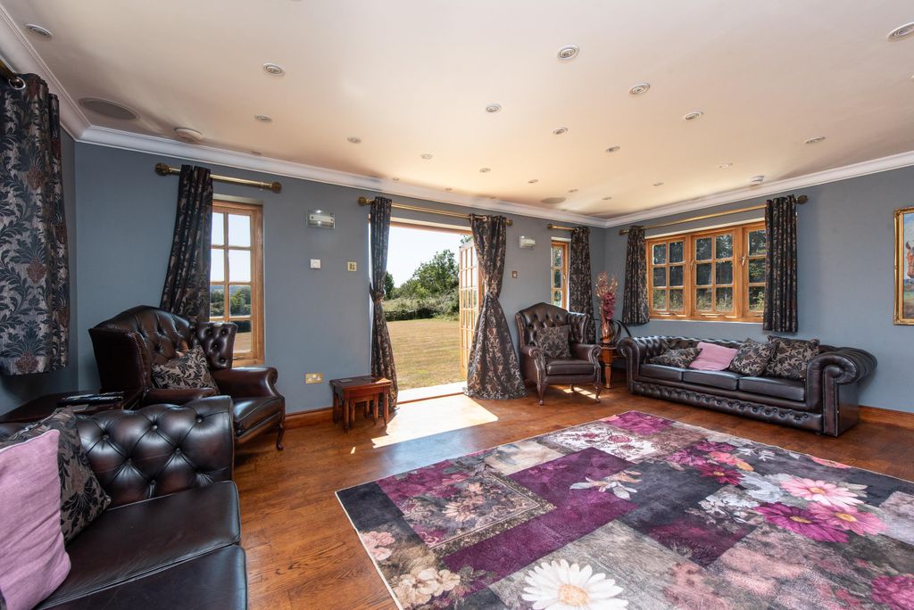 Property photo 3 of 33 Image