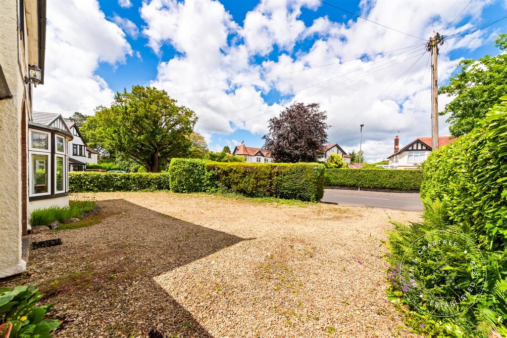 Property photo 2 of 48 Hollybush-Road-45.Jpg