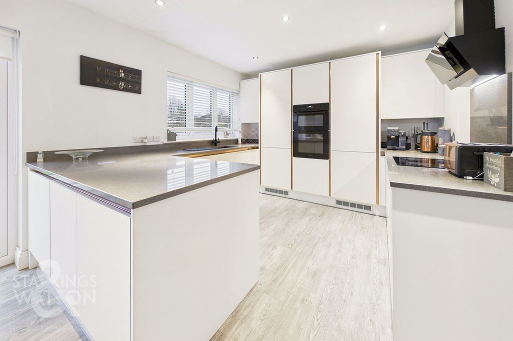 Property photo 3 of 27