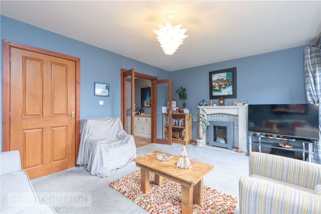 Property photo 2 of 17 Living Room