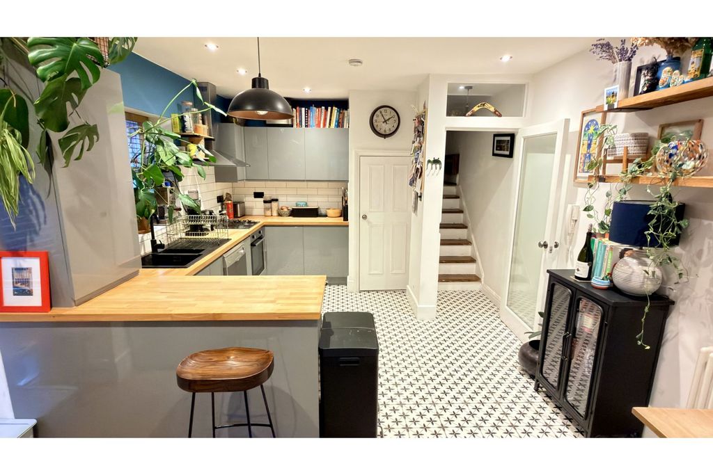 Property photo 3 of 16 Kitchen