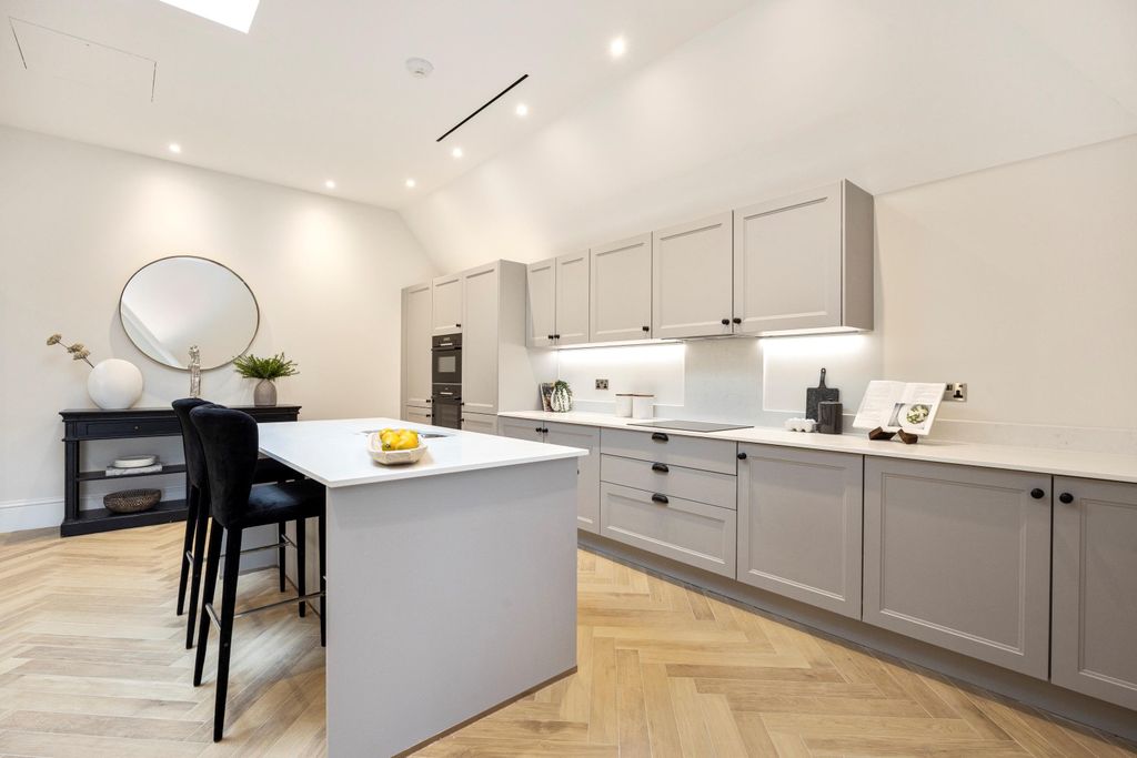 Property photo 2 of 18 Image