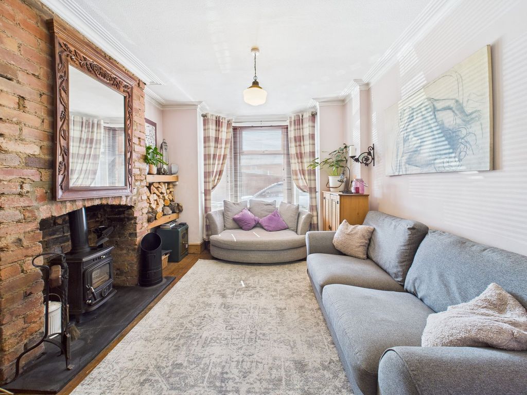 Property photo 2 of 19 Lounge