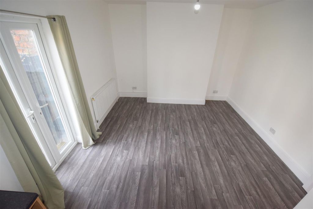 Property photo 3 of 39 Twyford Dining Room