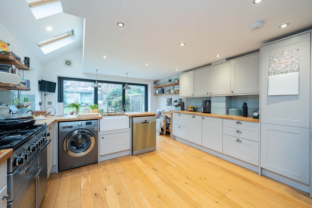 Property photo 3 of 25