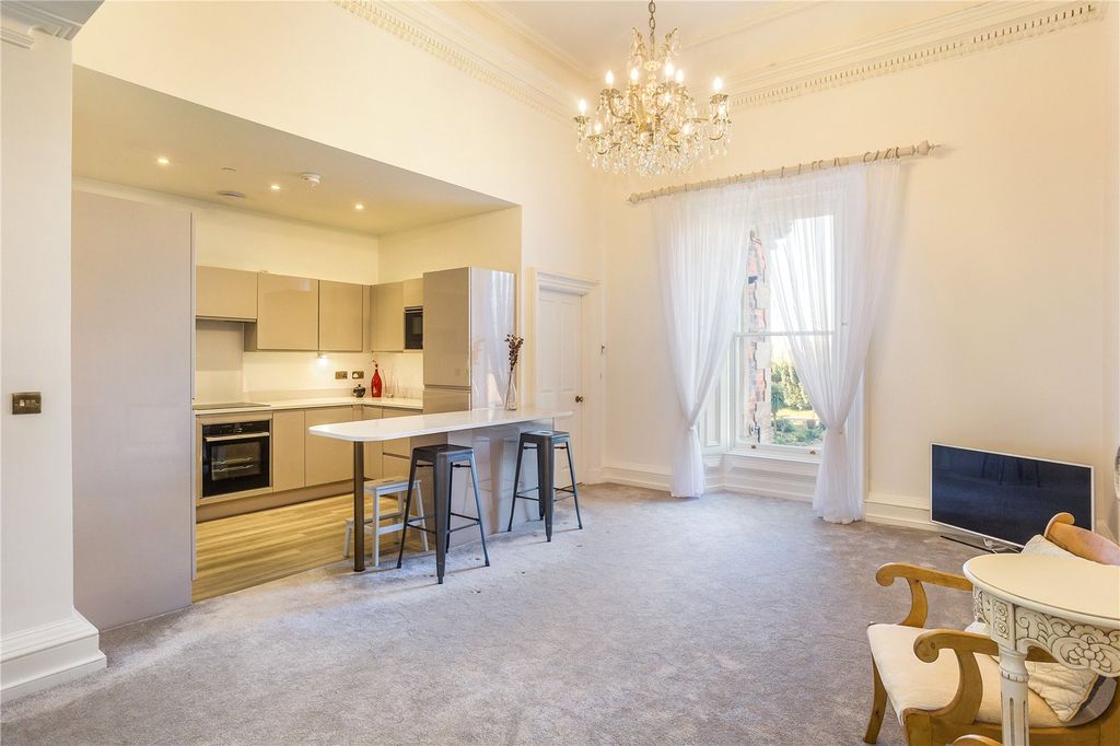 Property photo 3 of 15 Kitchen/Living/Diner