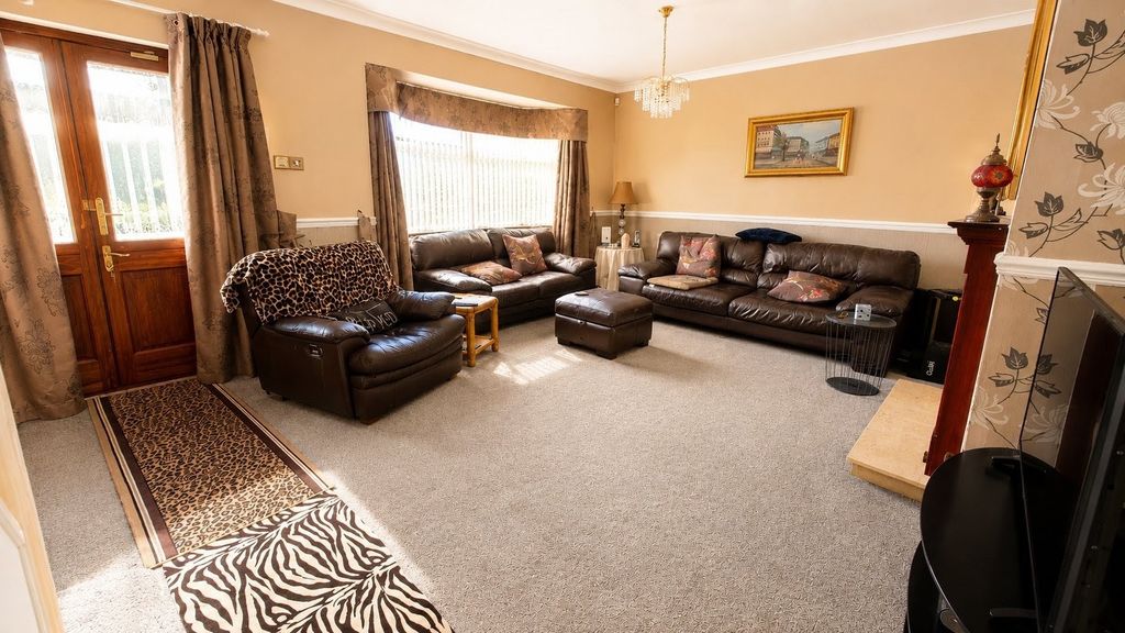 Property photo 2 of 20 Lounge