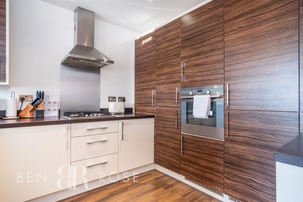 Property photo 3 of 16 Kitchen