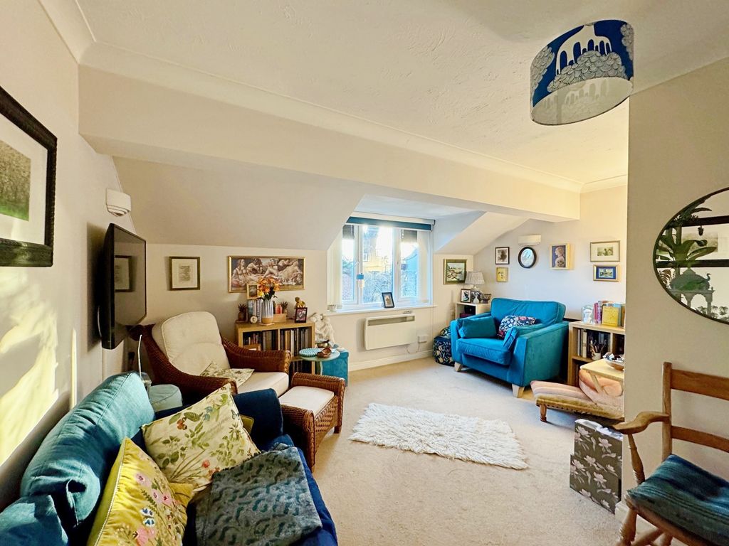 Property photo 2 of 15 Lounge Diner