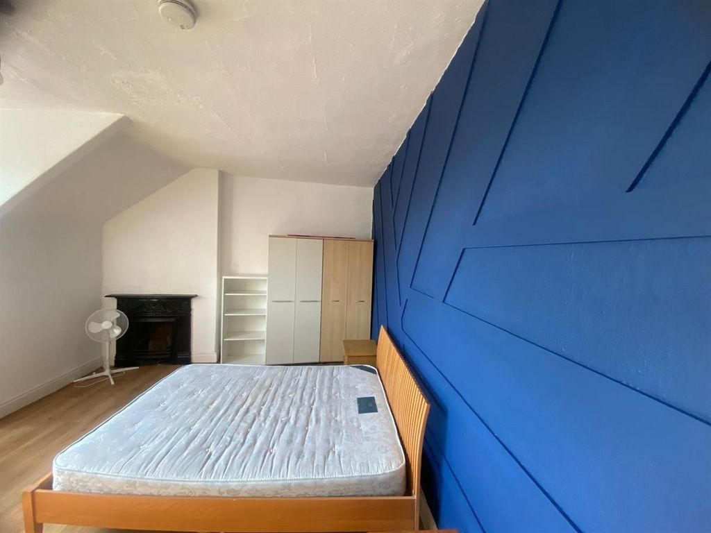 Property photo 3 of 12 Bright, Modern Bedroom With A Feature Blue Paneled...