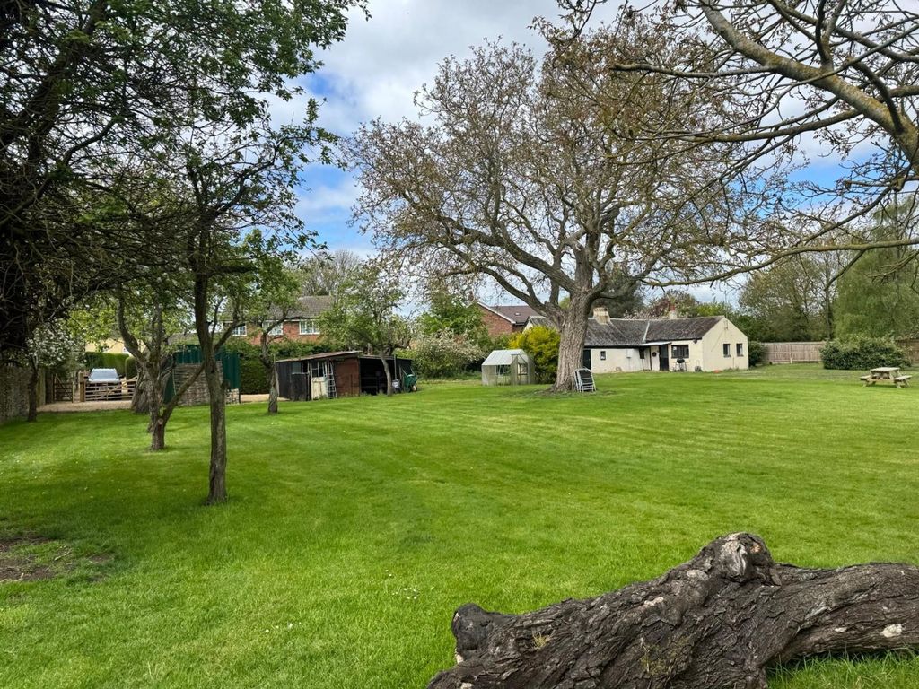 Property photo 2 of 22