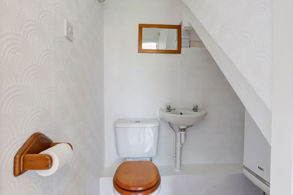 Property photo 3 of 21 Gf WC