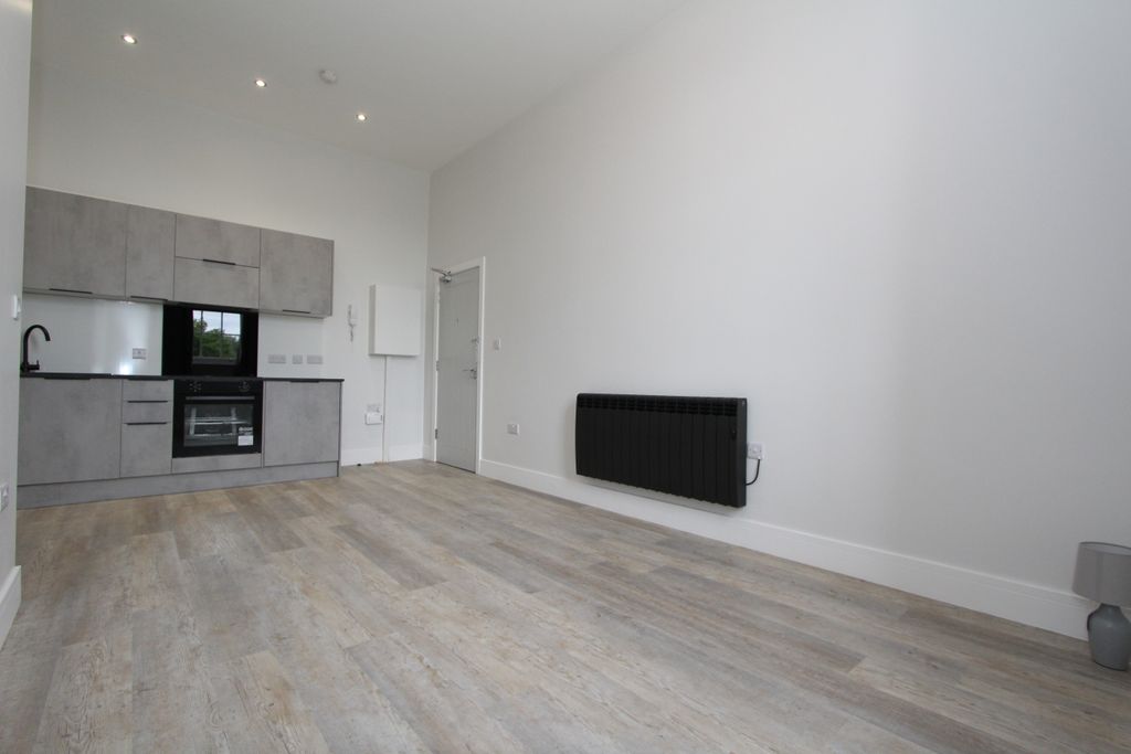 Property photo 1 of 18 2025-05-08 13.23.42