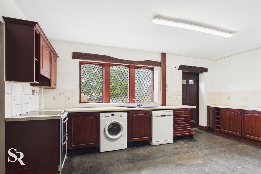 Property photo 2 of 33